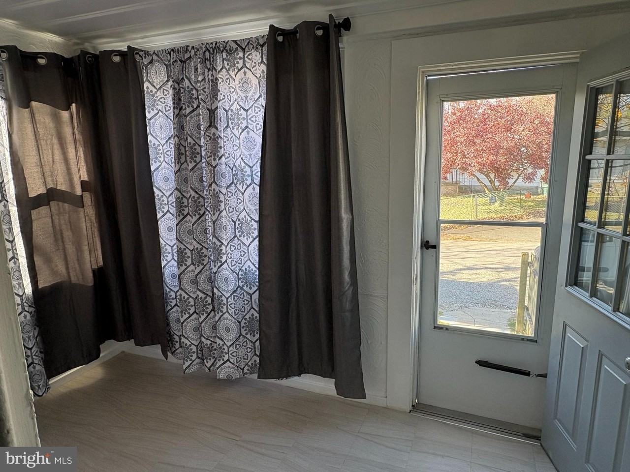 2511 Wagner Avenue - Photo 3 of 13