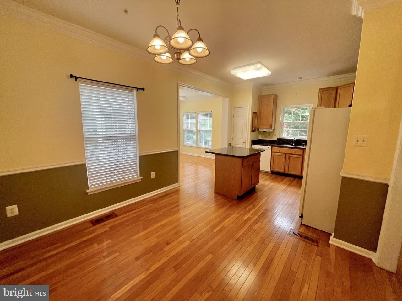 6101 Newport Terrace - Photo 2 of 14