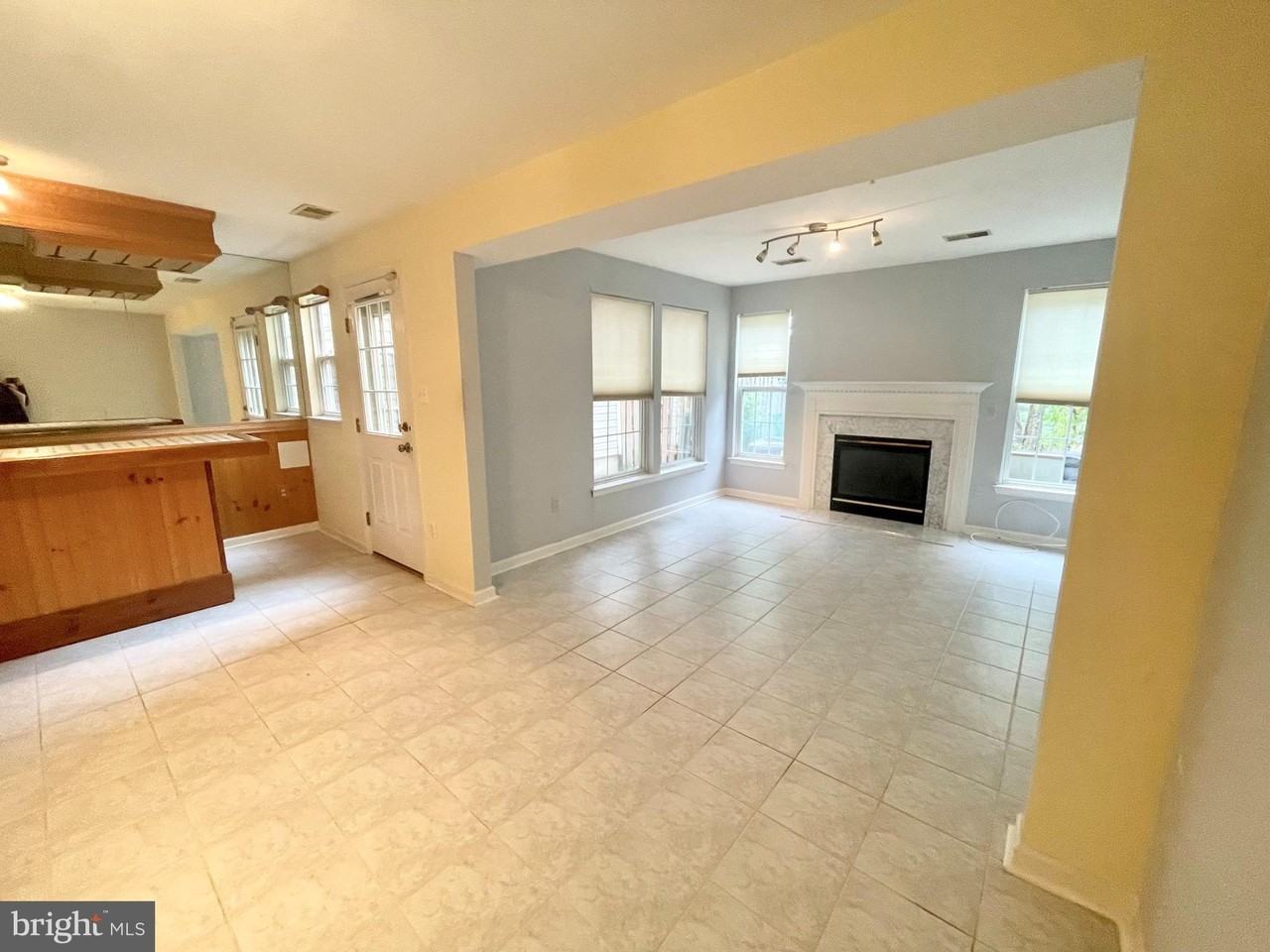 6101 Newport Terrace - Photo 3 of 14