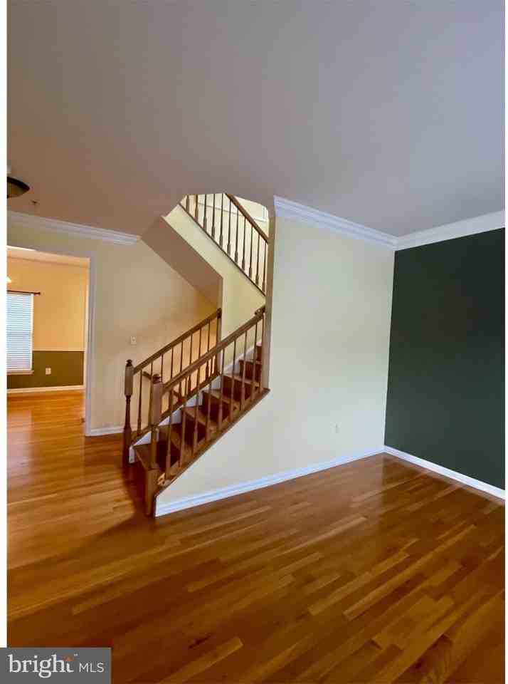 6101 Newport Terrace - Photo 5 of 14