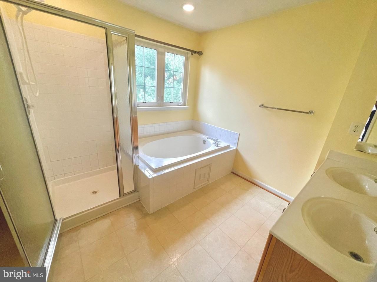 6101 Newport Terrace - Photo 6 of 14