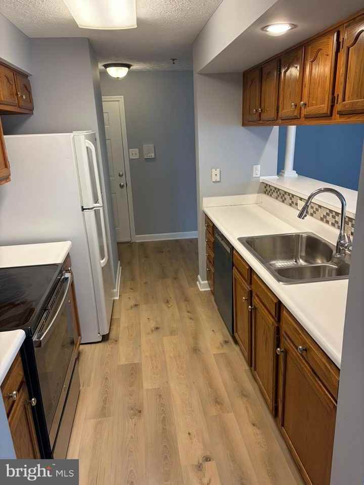 1401 Sage Ln Apt F #1401F - Photo 7 of 30