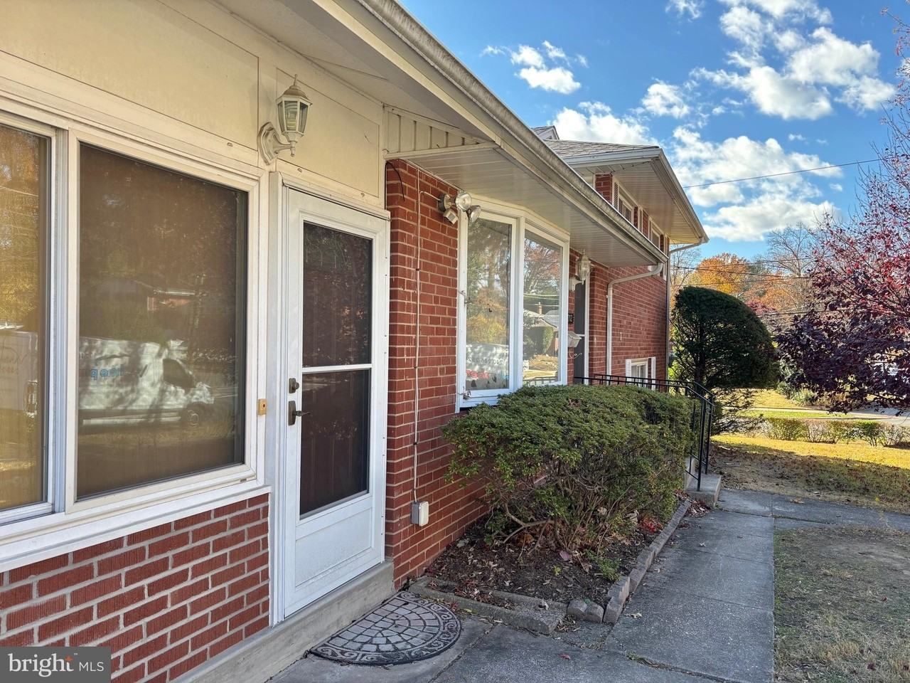 2712 Finch Street - Photo 3 of 18