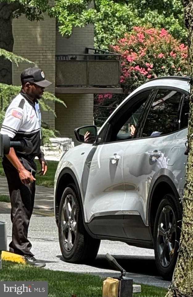 5225 Pooks Hill Rd Apt 1717n #1717N - Photo 4 of 50