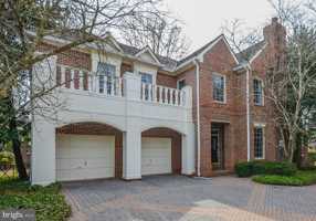 featured image of 7806 Fox Gate Court