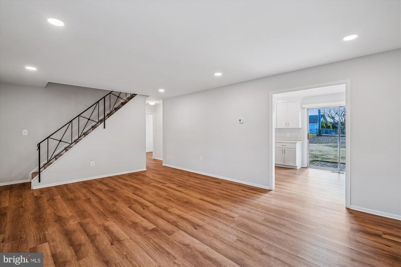 2820 Belair Dr - Photo 5 of 33