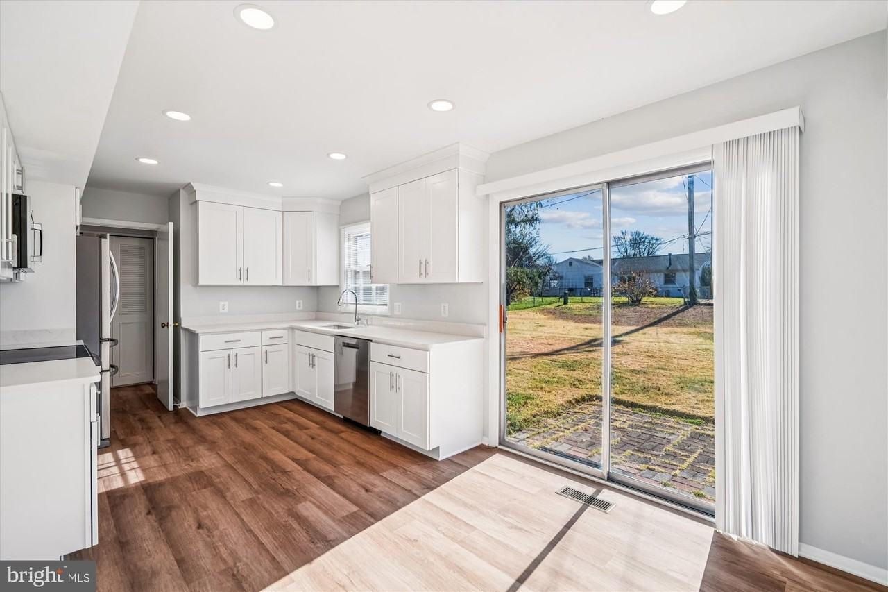 2820 Belair Dr - Photo 7 of 33