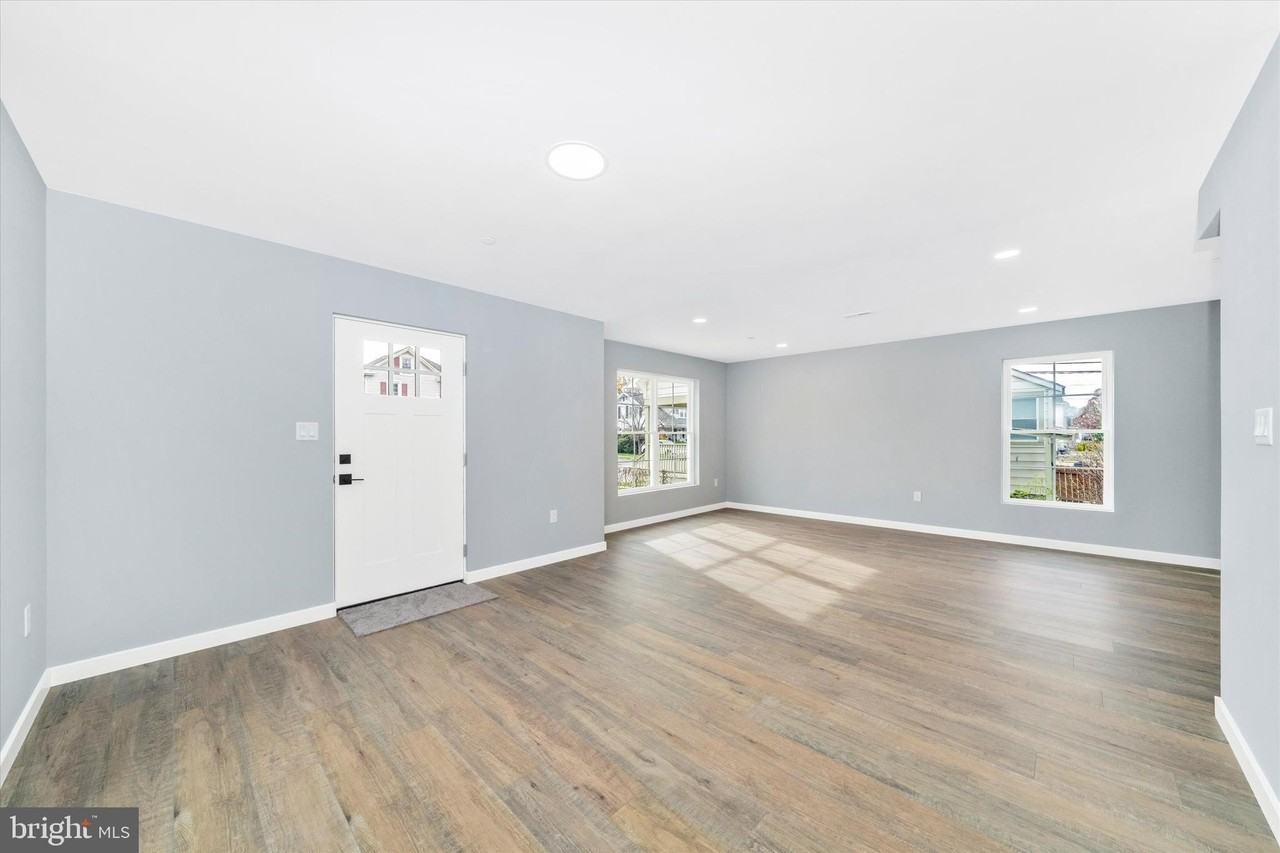 17410 Gay St - Photo 3 of 28