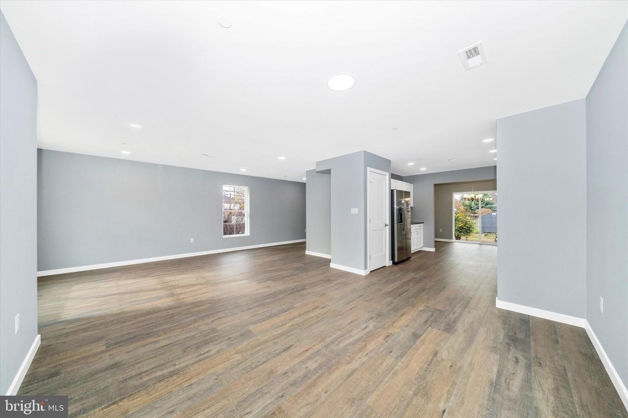 17410 Gay St - Photo 4 of 28