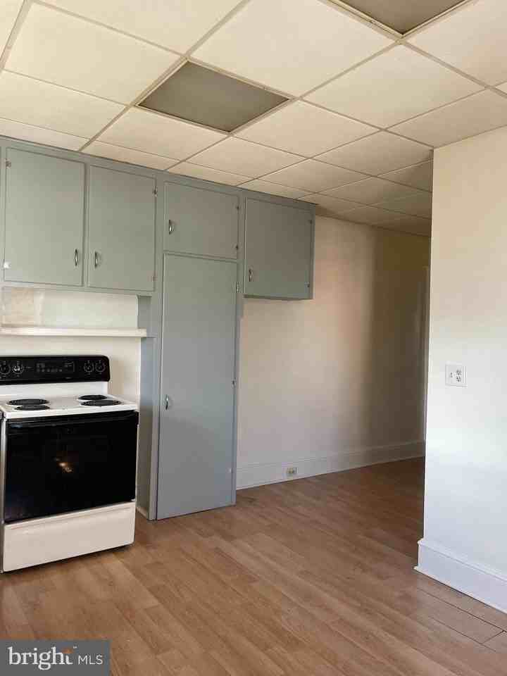 648-650 N MULBERRY Street - Photo 2 of 9