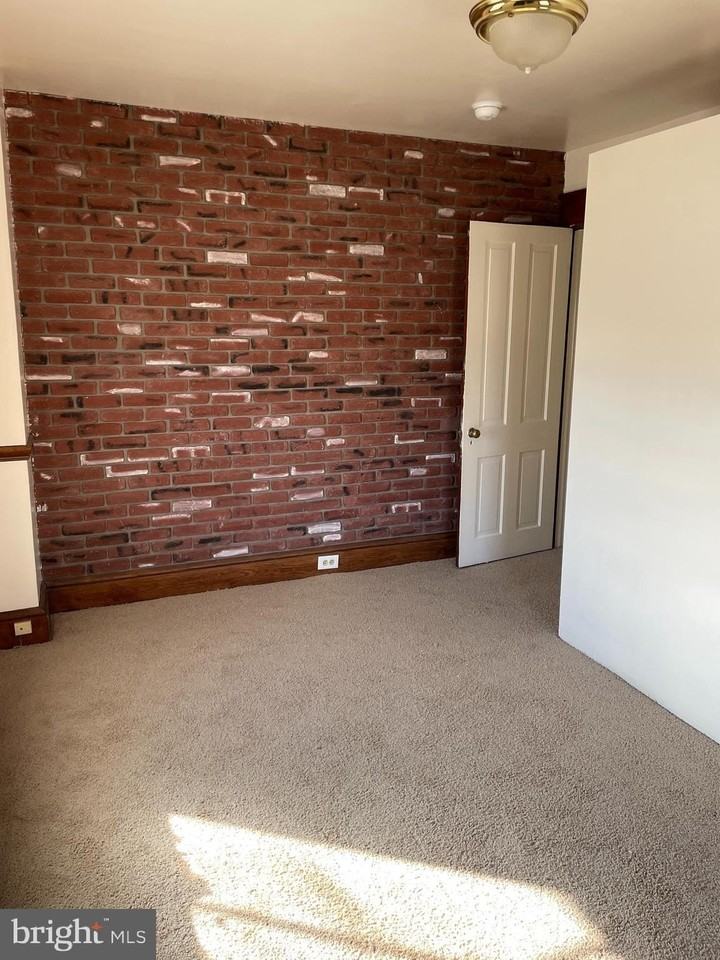 648-650 N MULBERRY Street - Photo 6 of 9