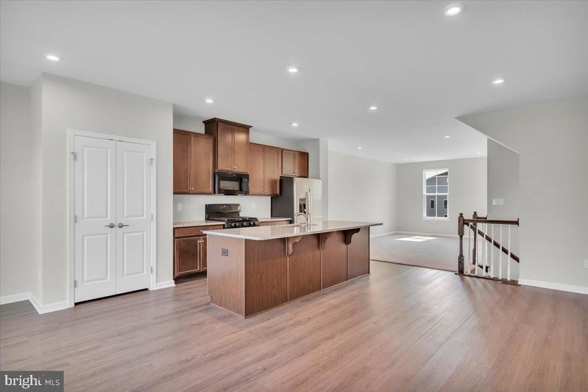 40 Hamilton Ct - Photo 3 of 22