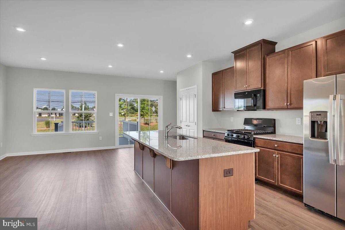 40 Hamilton Ct - Photo 4 of 22