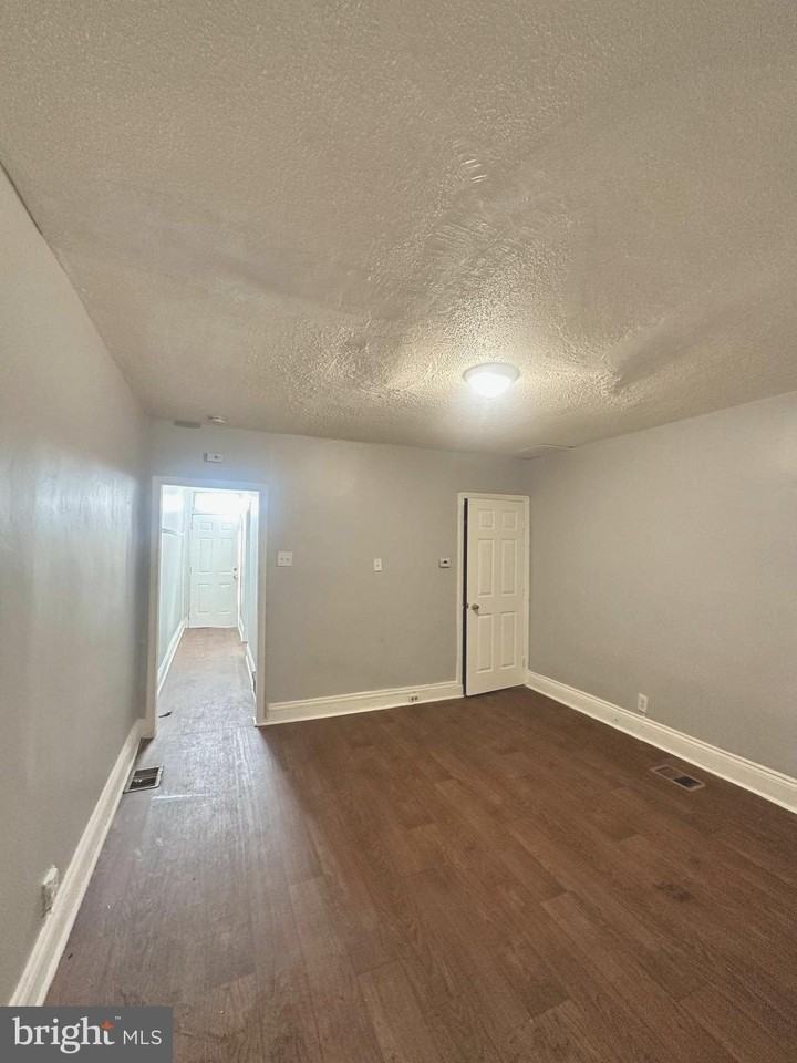 30 Asbury St - Photo 6 of 10