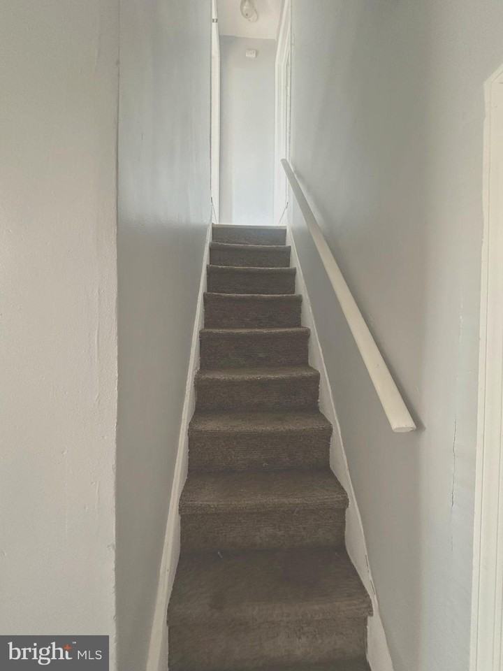 30 Asbury St - Photo 7 of 10