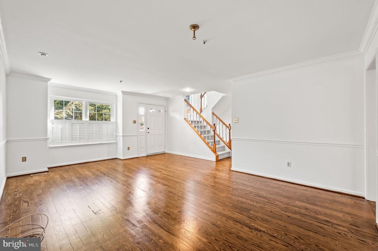 1430 Redwood Court - Photo 3 of 23