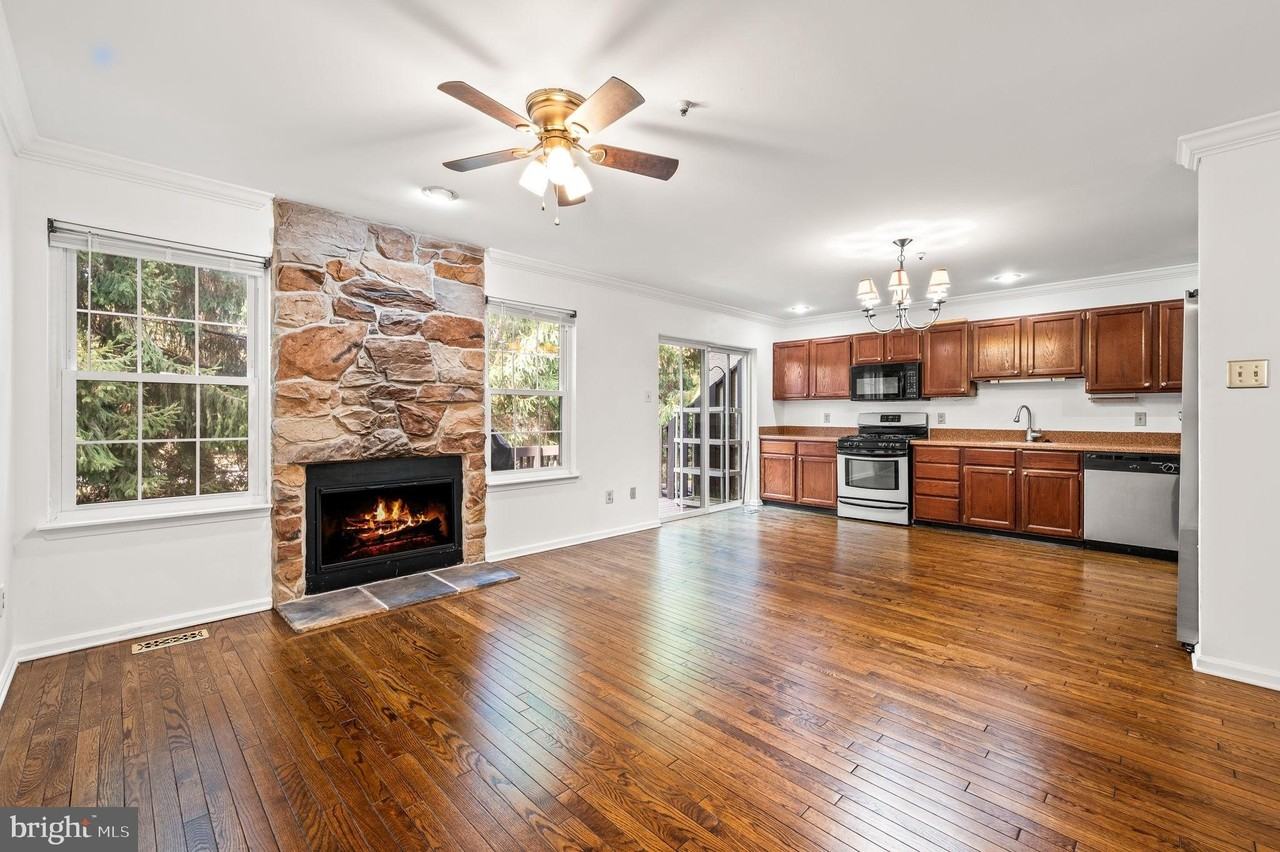 1430 Redwood Court - Photo 5 of 23