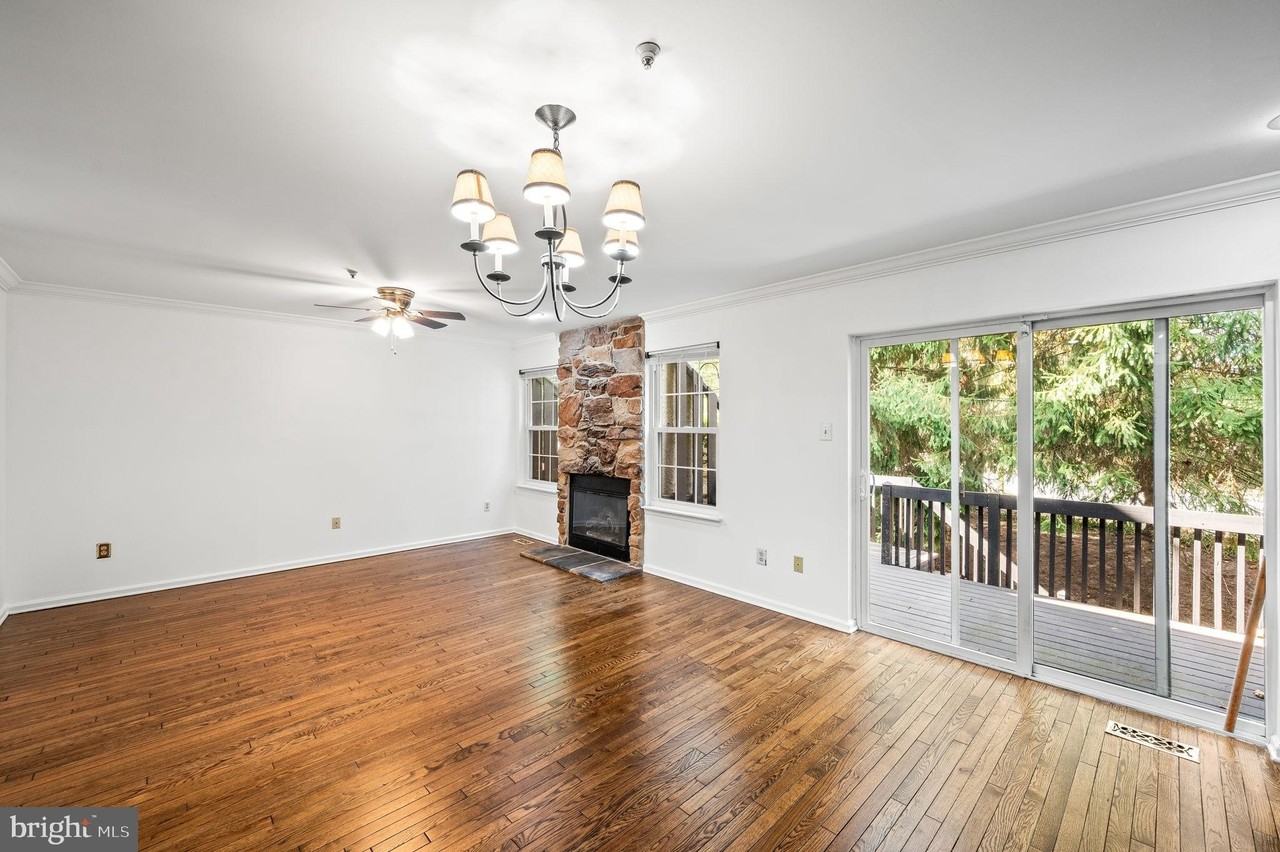 1430 Redwood Court - Photo 7 of 23