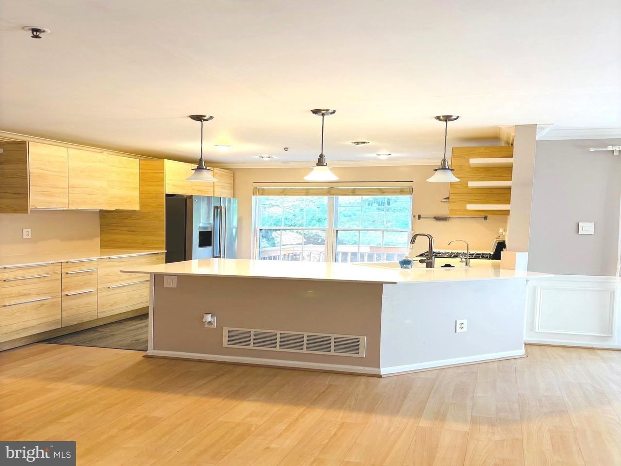 9 Essex Court - Photo 3 of 27