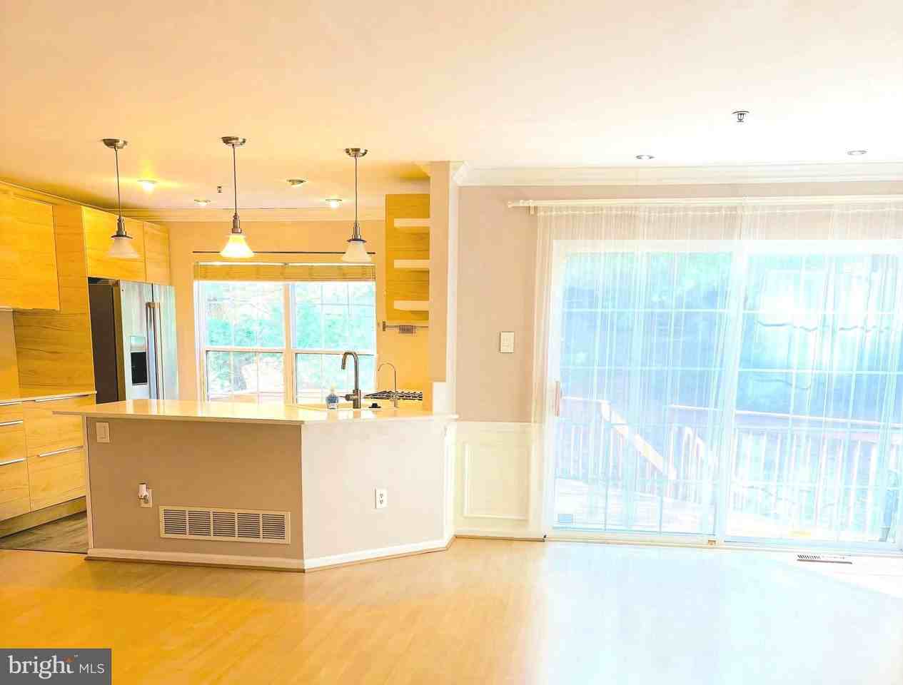 9 Essex Court - Photo 4 of 27