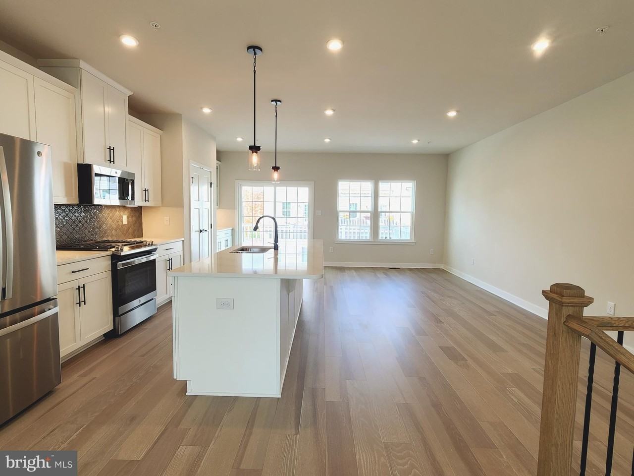 455 Market St - Photo 3 of 18