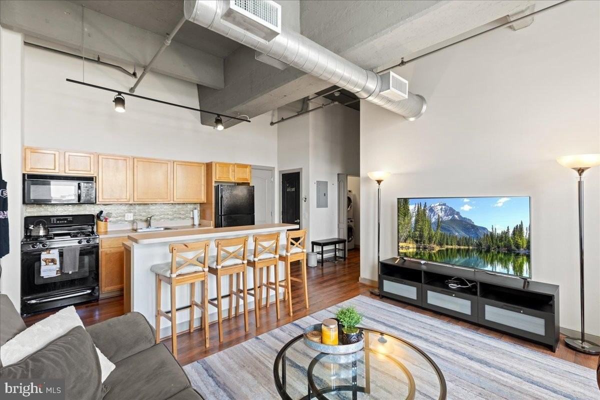 511 North Broad Street #806 - Photo 2 of 24