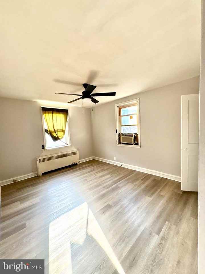 1526 Devereaux Avenue - Photo 3 of 6