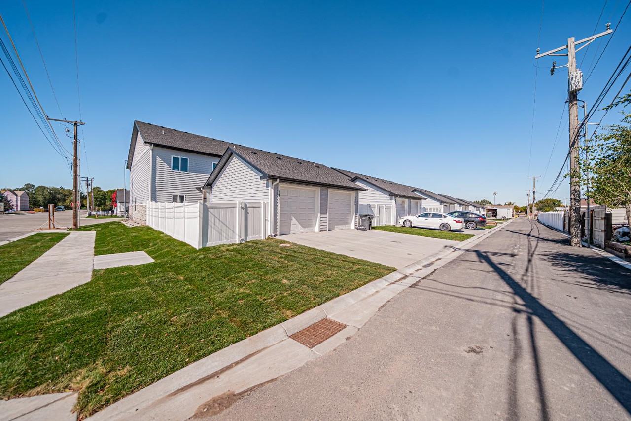 1471 Elmore Avenue - Photo 5 of 20