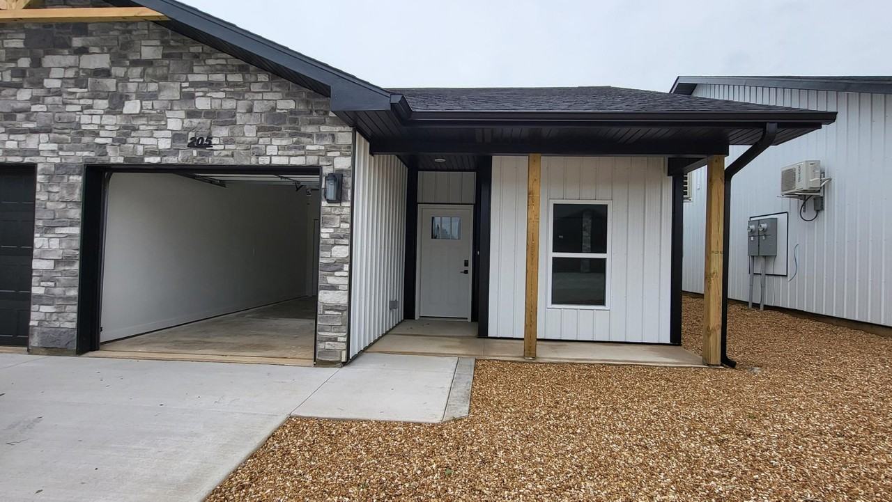 36 N Swan - Photo 3 of 10