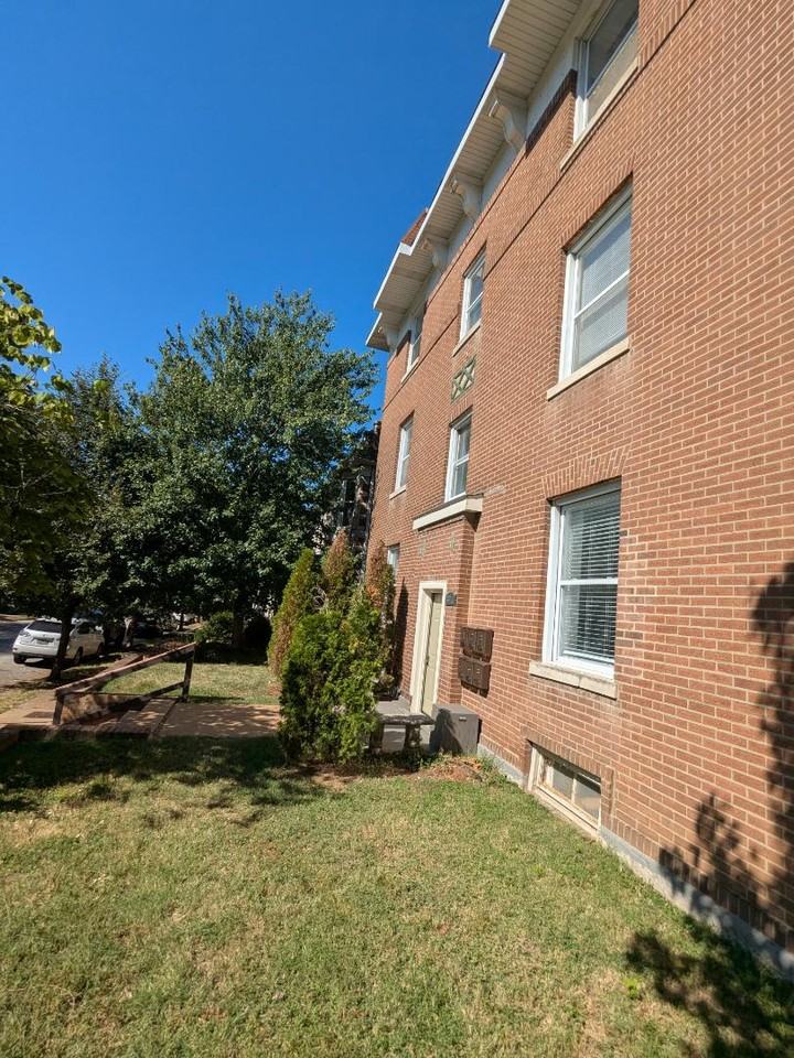 3911 Castleman - Photo 4 of 8