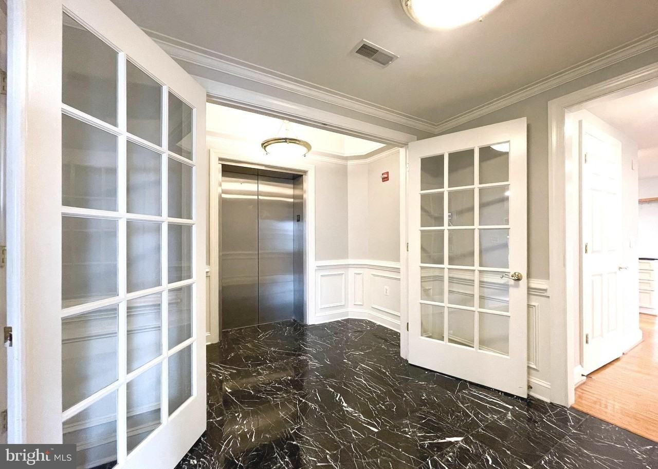 1555 N Colonial Ter Apt 600 #600 - Photo 2 of 29