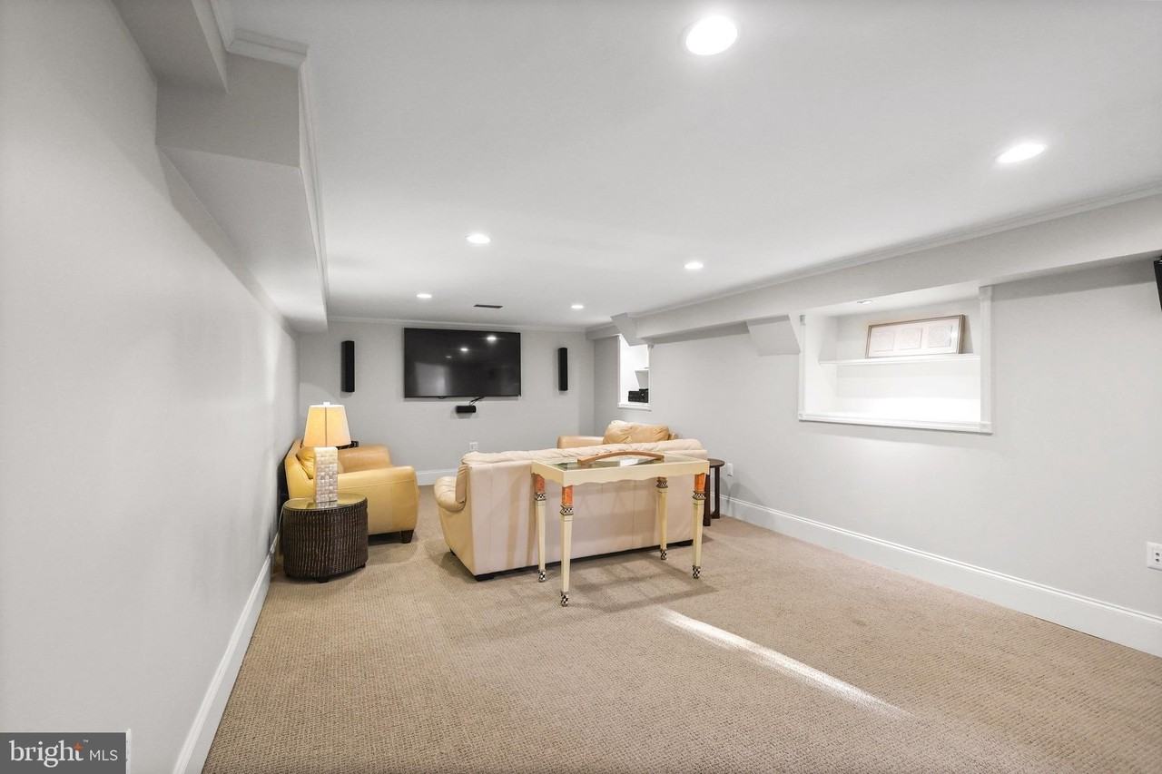 1233 South Oakcrest Road - Photo 2 of 28