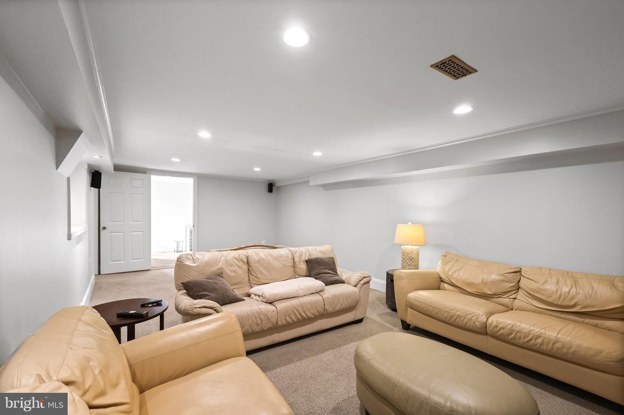 1233 South Oakcrest Road - Photo 4 of 28