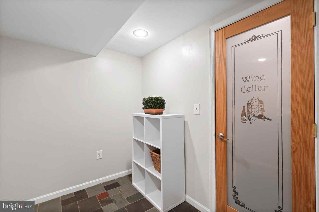 1233 South Oakcrest Road - Photo 5 of 28