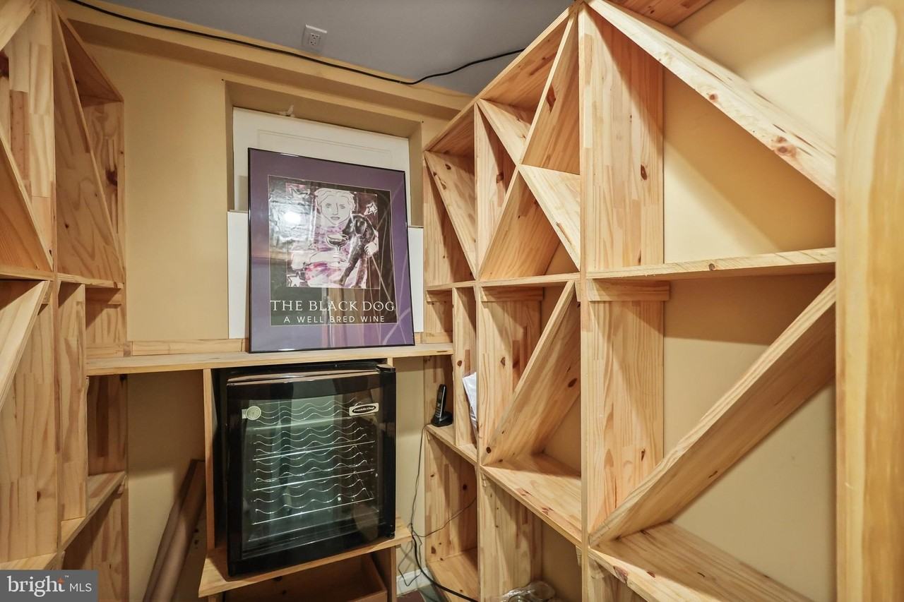 1233 South Oakcrest Road - Photo 7 of 28