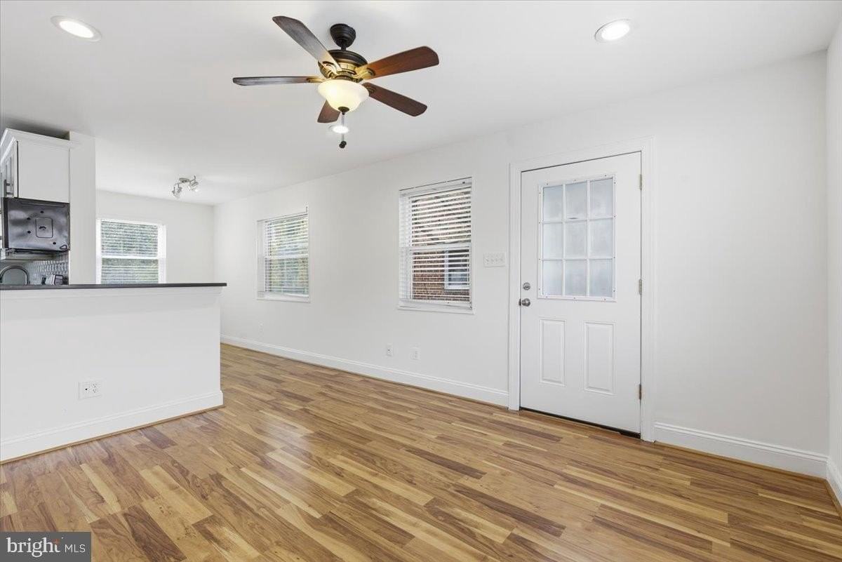 4410 Vermont Ave - Photo 4 of 21