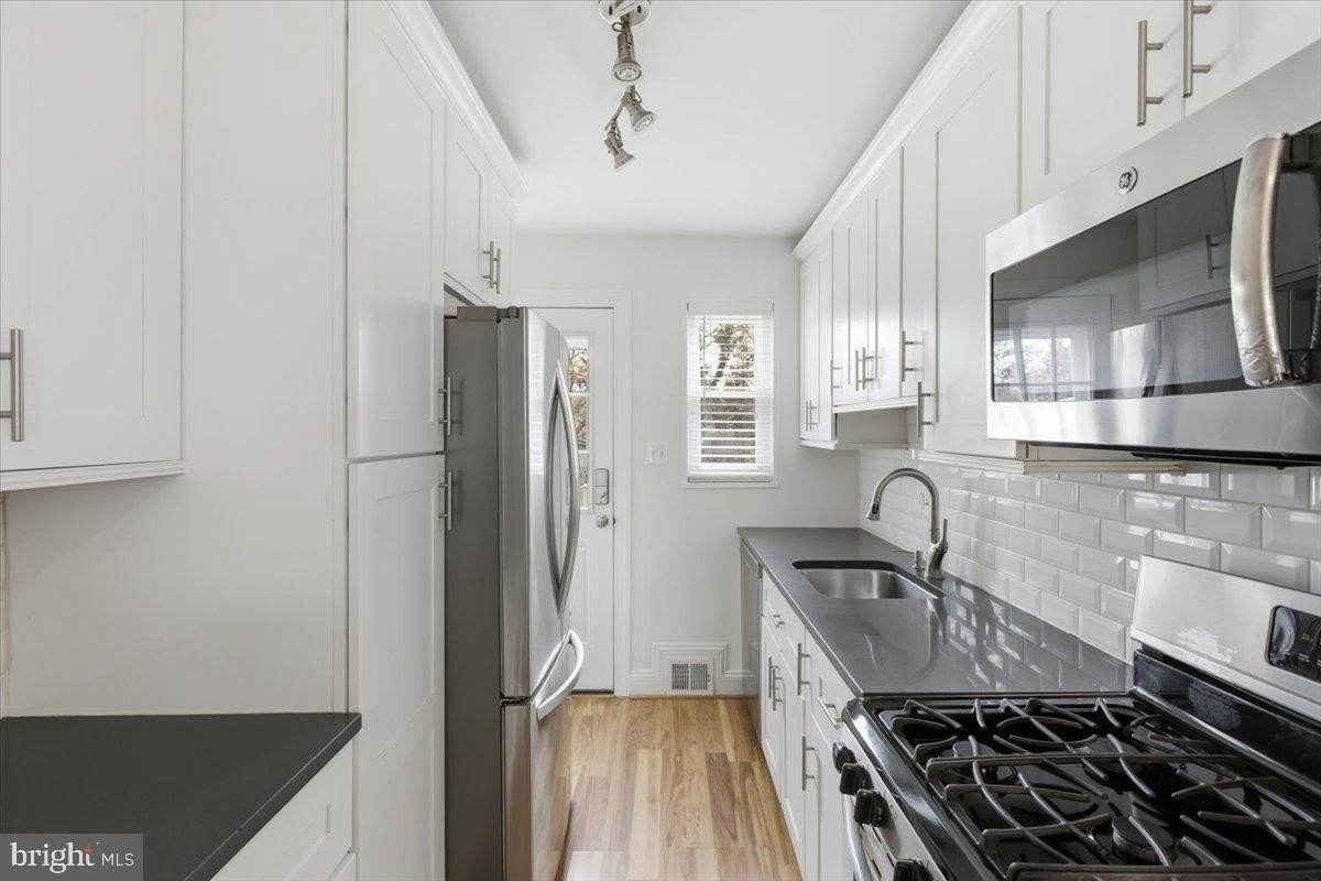 4410 Vermont Ave - Photo 6 of 21