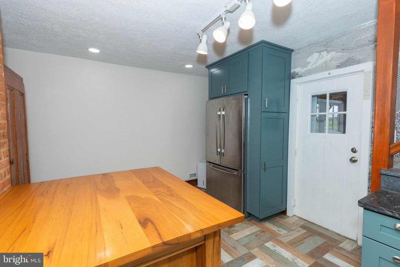 562 Smithfield Lane - Photo 7 of 24