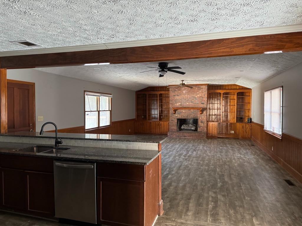 Wesley House (121 Woodland Cir) - Photo 6 of 10