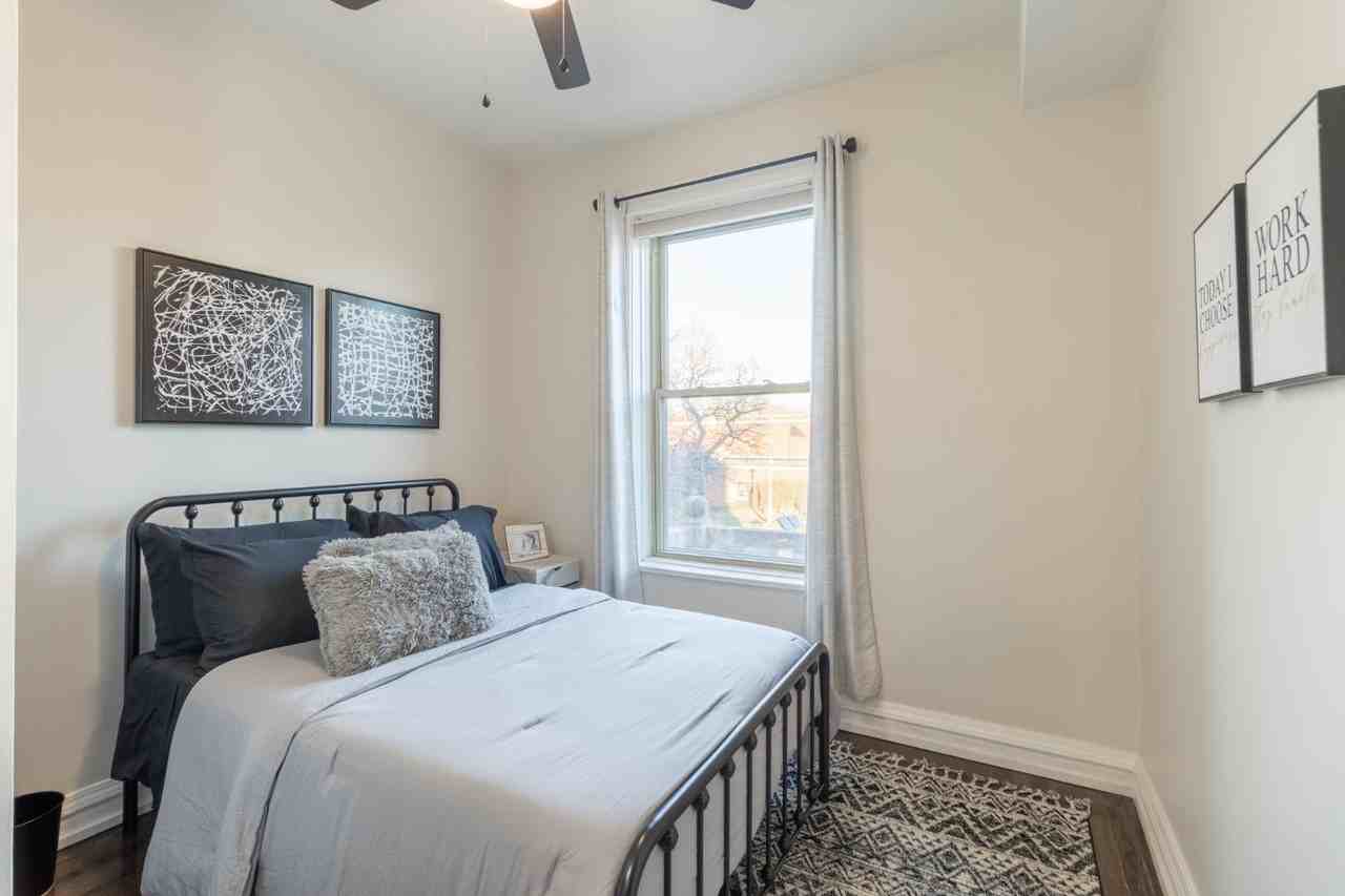 5536 South Doctor Martin Luther King Jr Drive - Photo 5 of 20