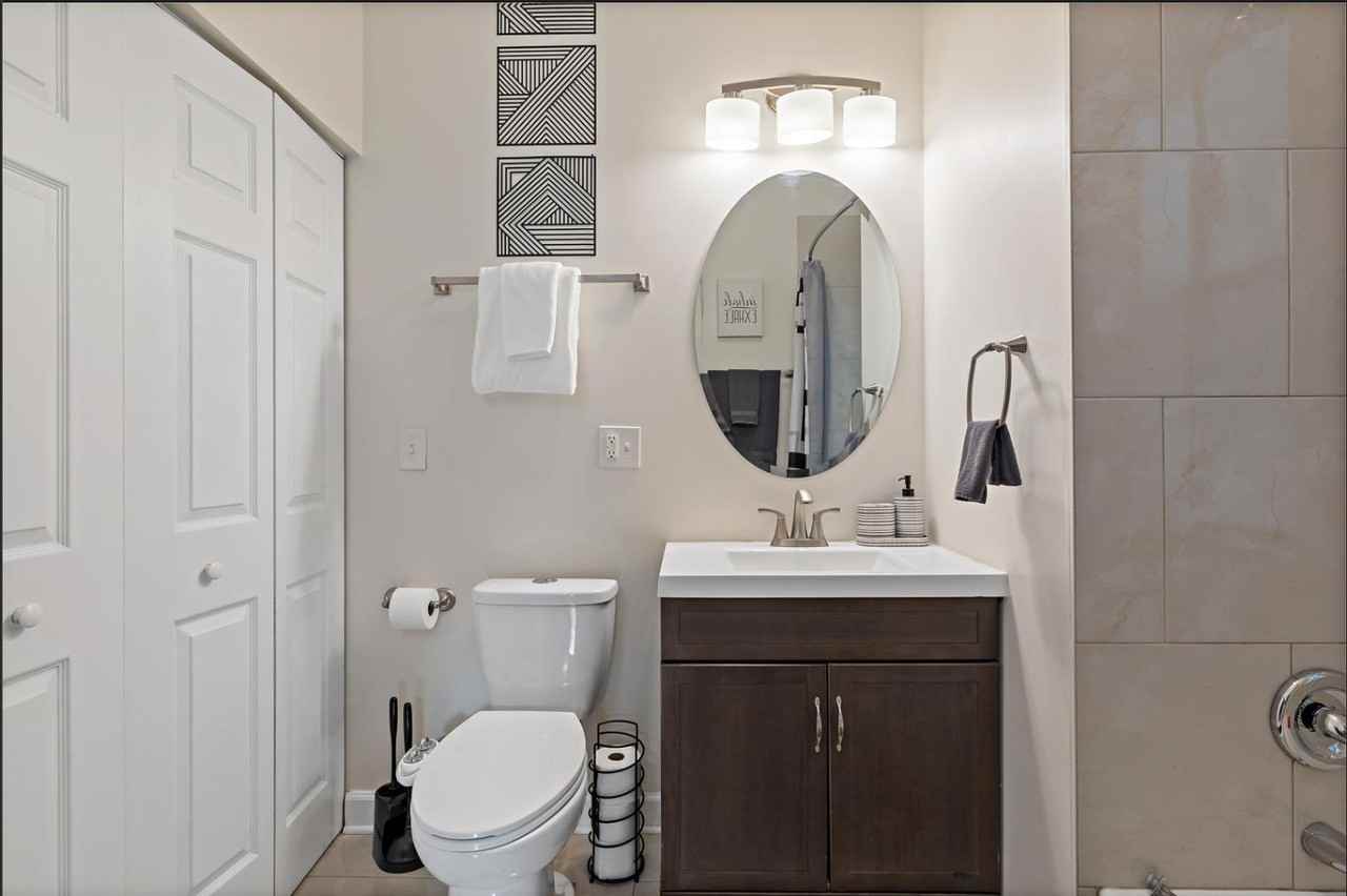 5536 S King Dr Apt 1 - Photo 4 of 20