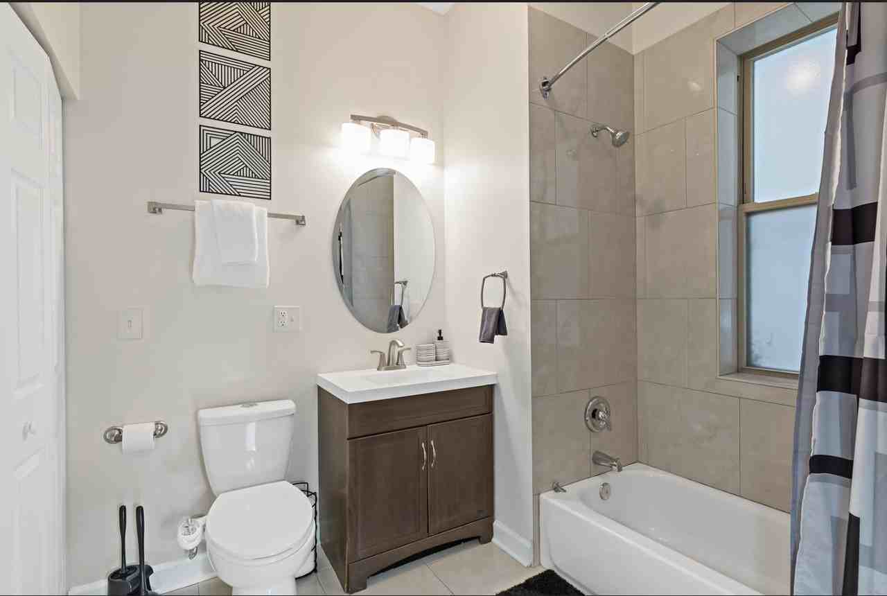 5536 S King Dr Apt 1 - Photo 5 of 20