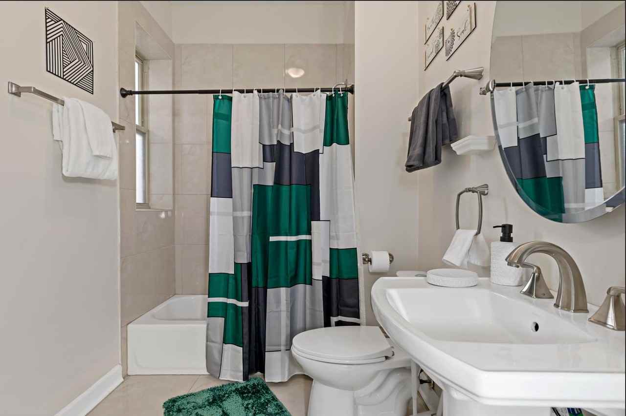 5536 S King Dr Apt 1 - Photo 7 of 20