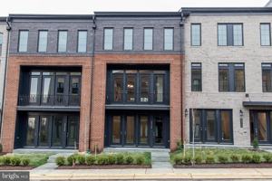 featured image of 23187 Hampton Oak Terrace