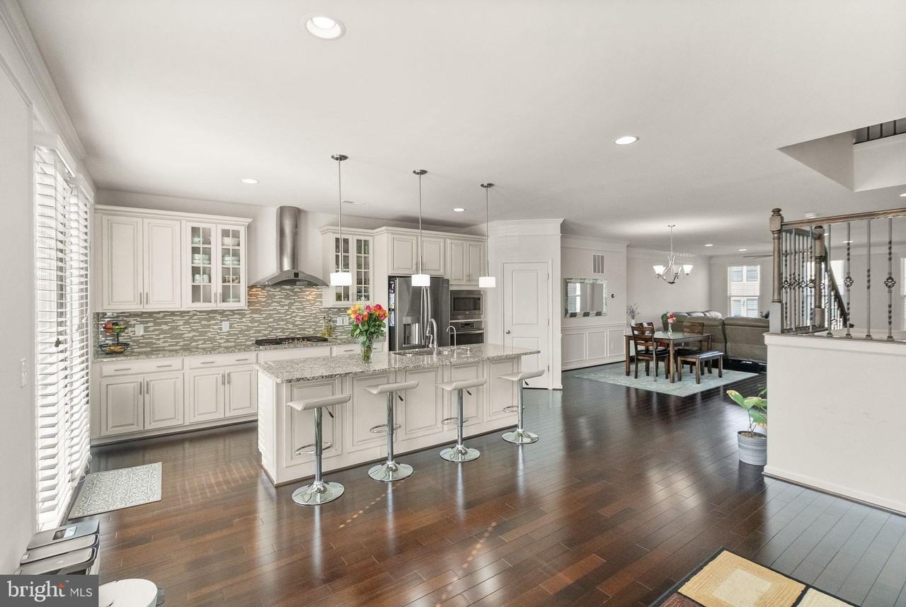 23491 Epperson Sq - Photo 4 of 50