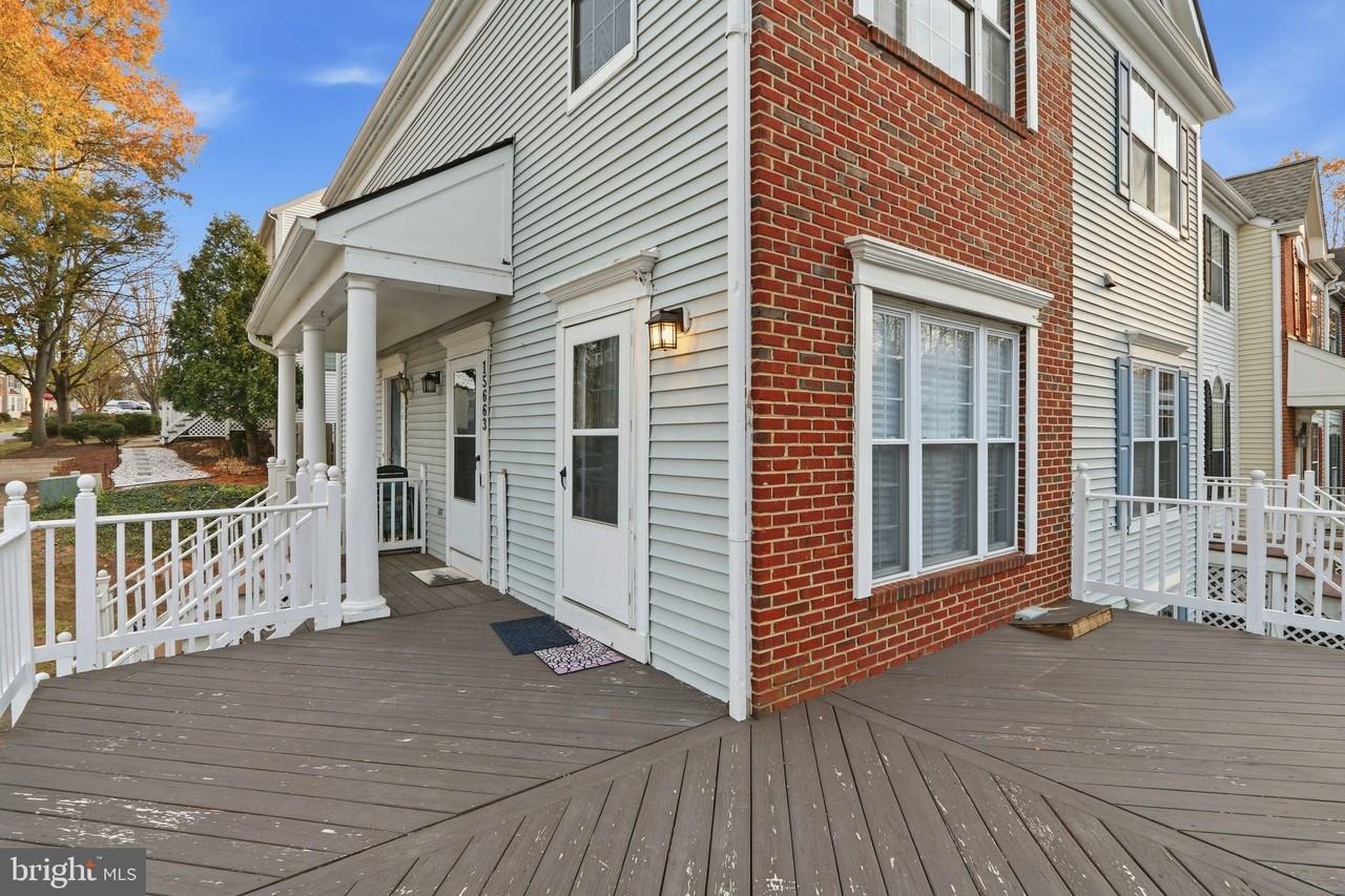 15663 Viewpoint Circle - Photo 2 of 30