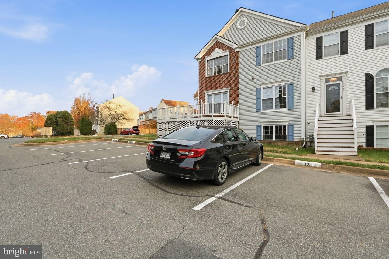 15663 Viewpoint Circle - Photo 3 of 30