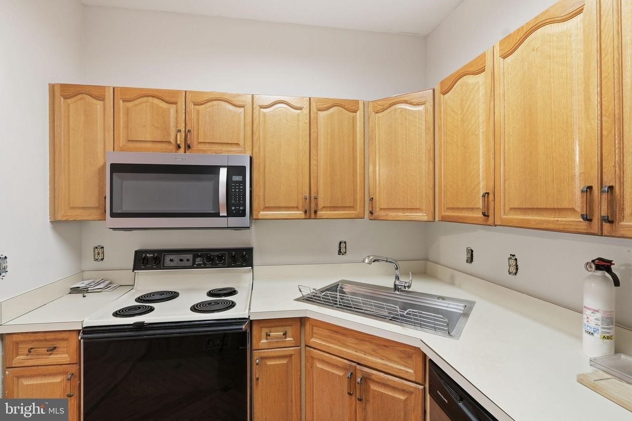 15663 Viewpoint Circle - Photo 4 of 30