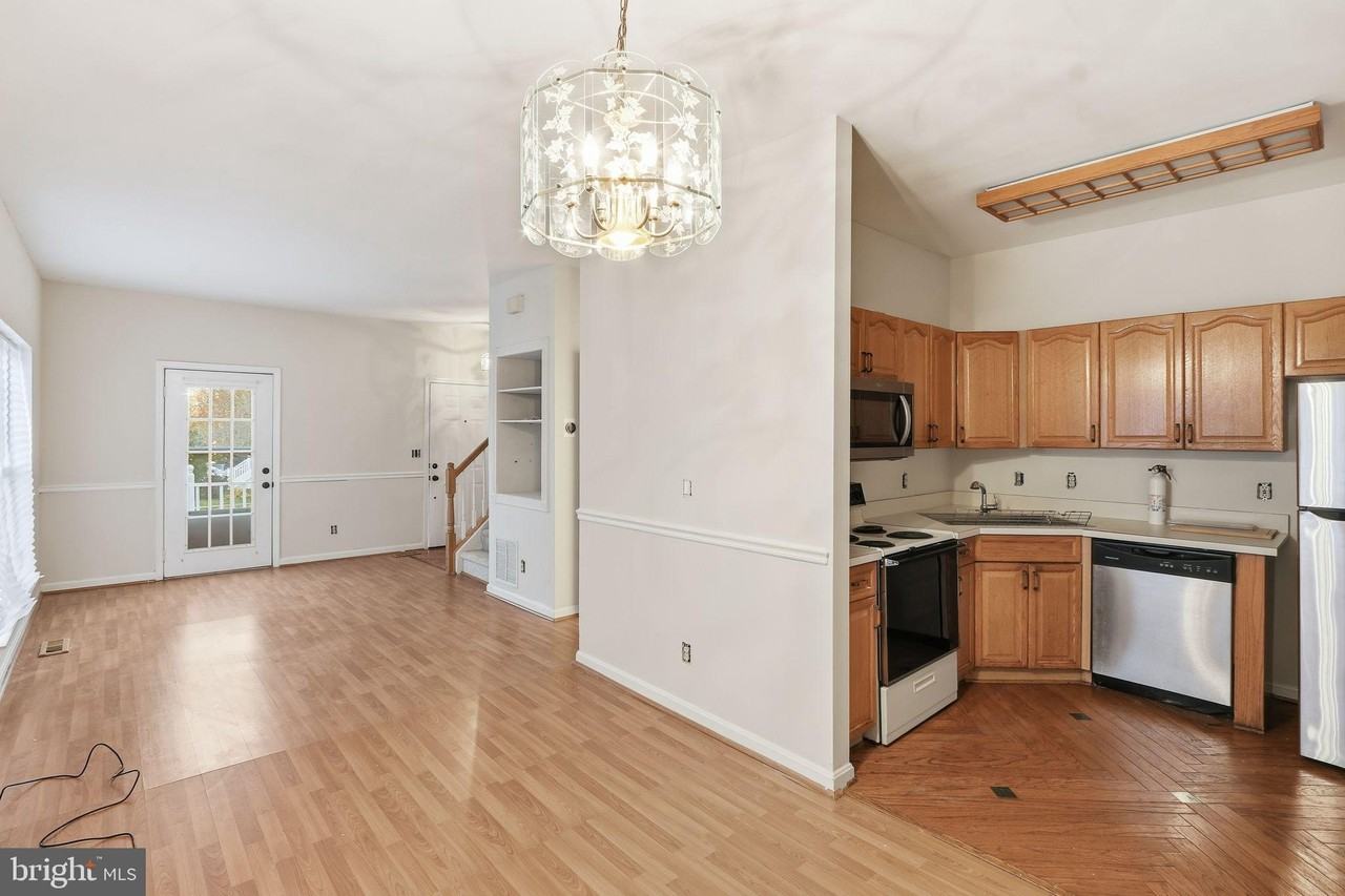 15663 Viewpoint Circle - Photo 5 of 30