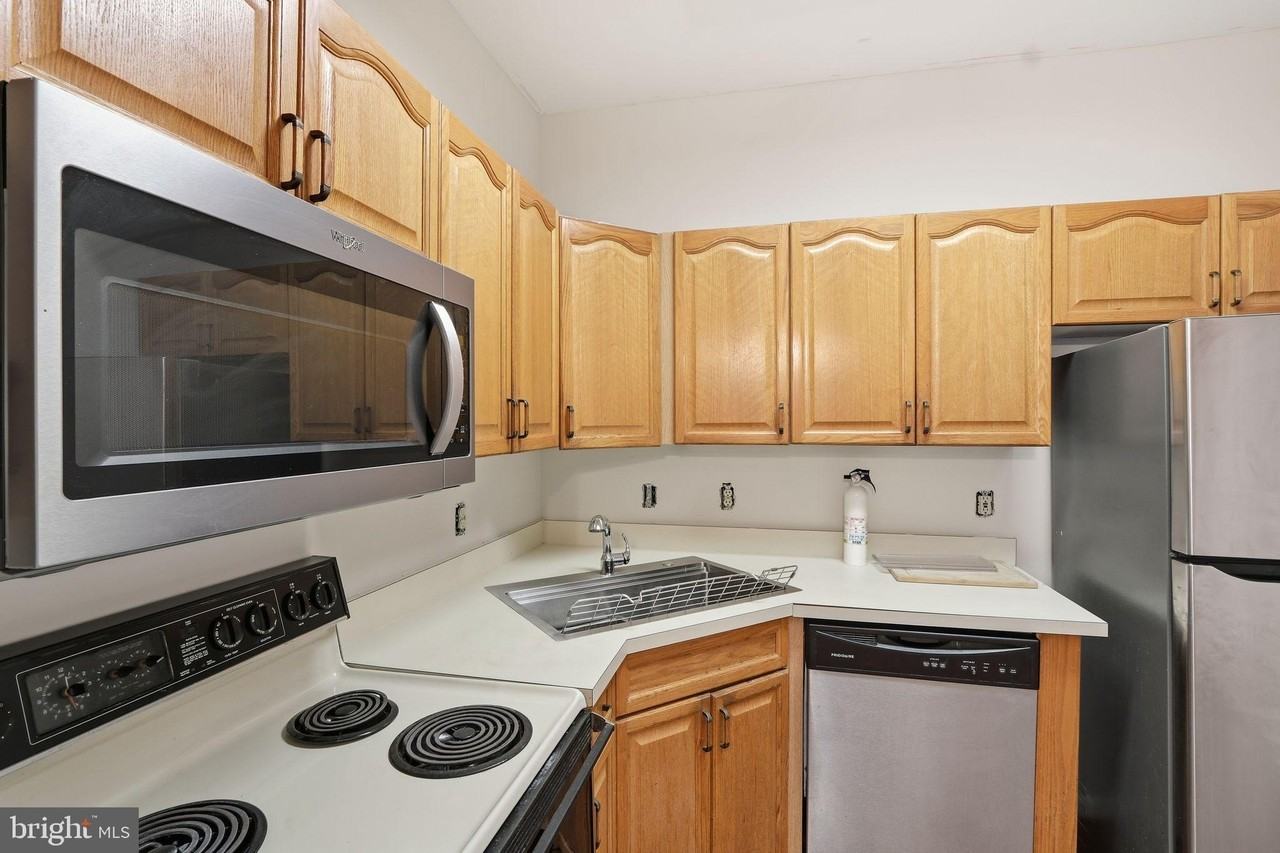 15663 Viewpoint Circle - Photo 7 of 30